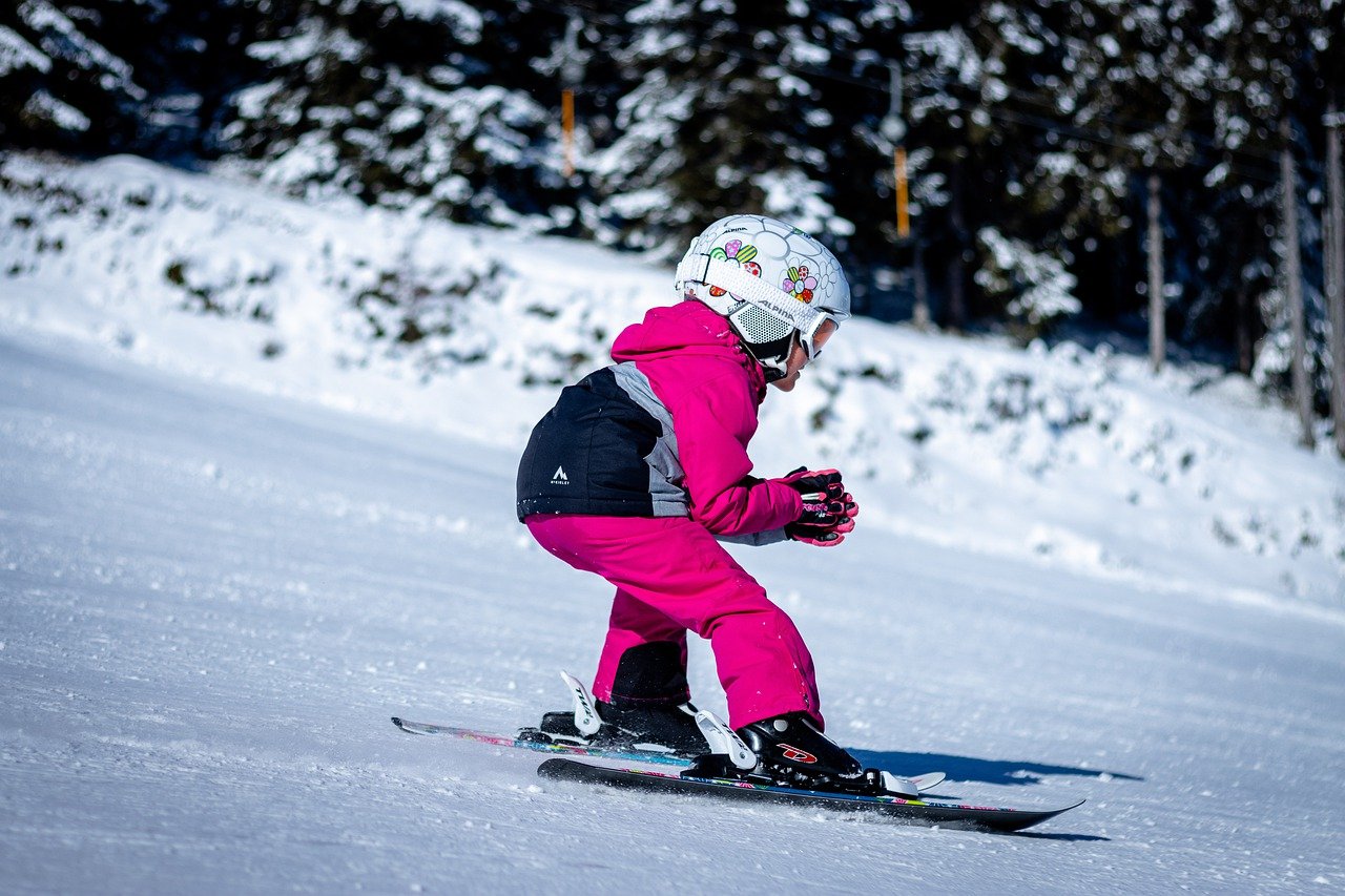 Dziecko na narty – wybór sprzętu